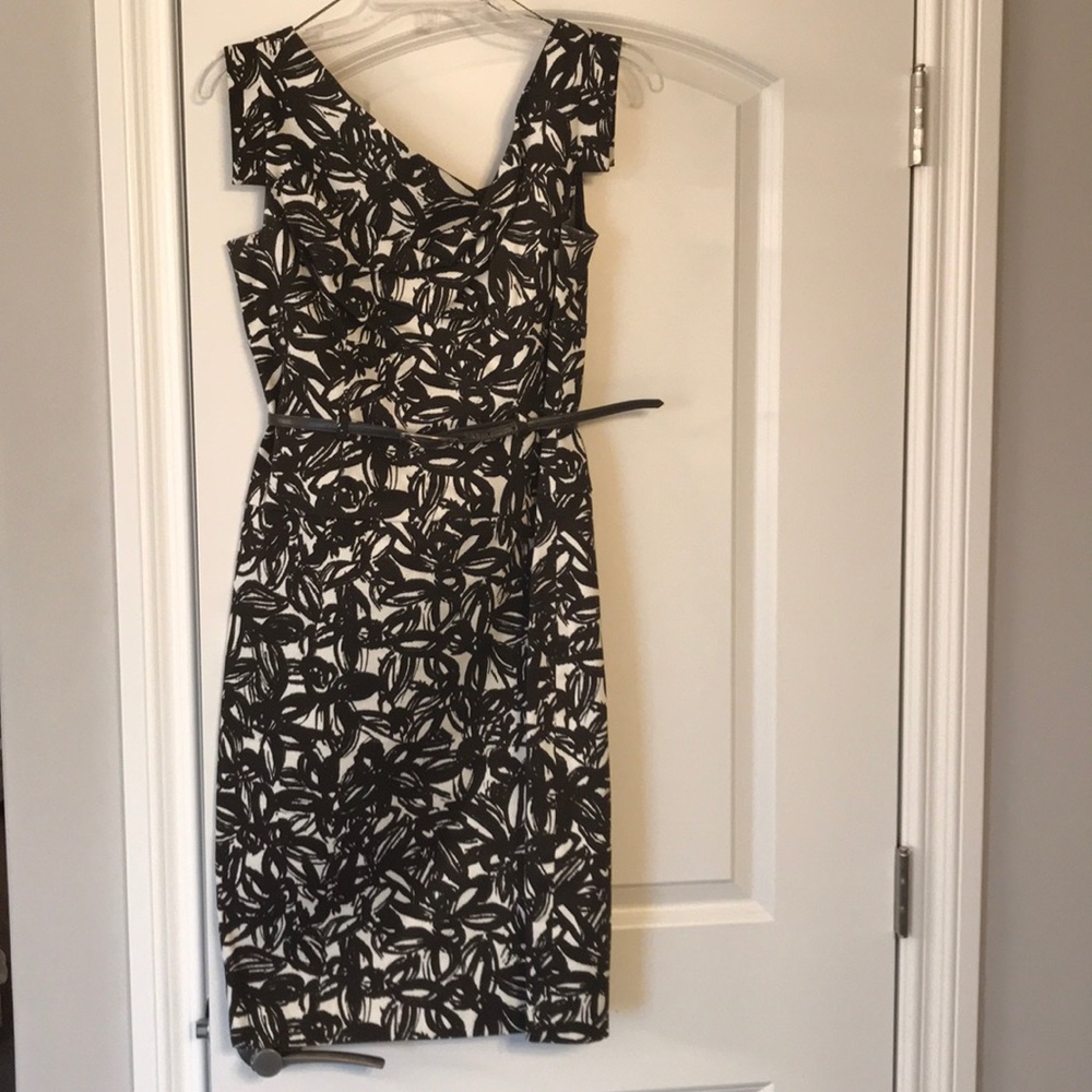 Like new Adrianna Papell size 4